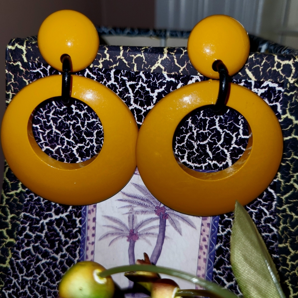 ❤️ 5 for $25 - Vintage Gold (Mustard) Round Earrings